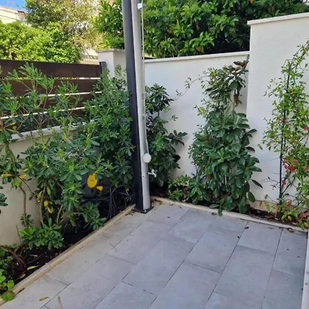 Semesterbostad Holiday Mirja - 200 M From Beach Split